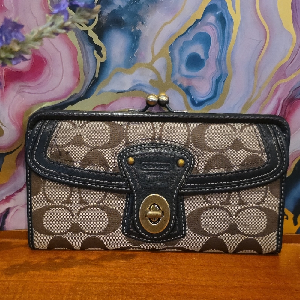 Coach Legacy GIGI Kisslock Wallet EUC